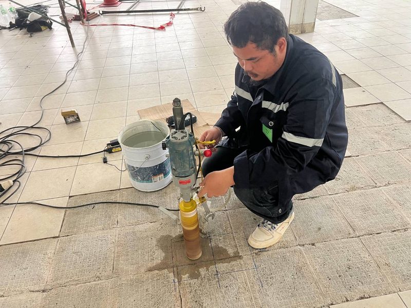 Concrete Coring — เจาะเก็บแท่งคอนกรีตจากพื้นอาคารด้วยกระบอกเพชร